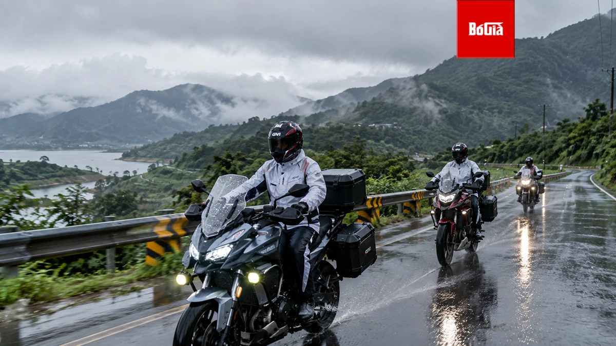 Áo mưa Givi sử dụng khi đi phượt bằng xe máy