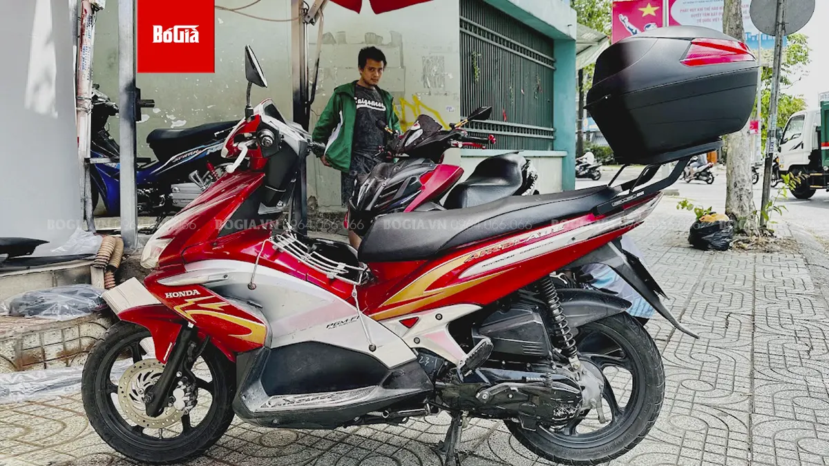 Thùng sau Givi cho xe Air Blade 110 chính hãng