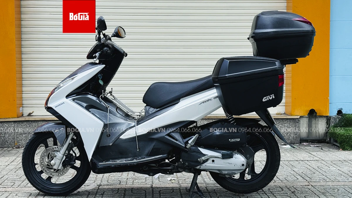 Các loại thùng xe máy Givi cho Air Blade 125