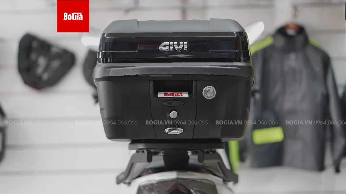 Chọn thùng sau Givi cho xe Air Blade 150 theo nhu cầu