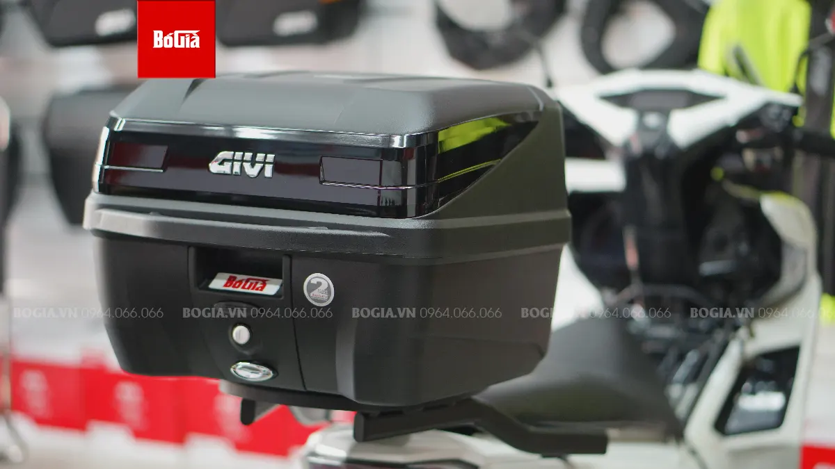 Giá thùng sau Givi cho xe Air Blade 150 phụ thuộc vào model, dung tích và chất liệu