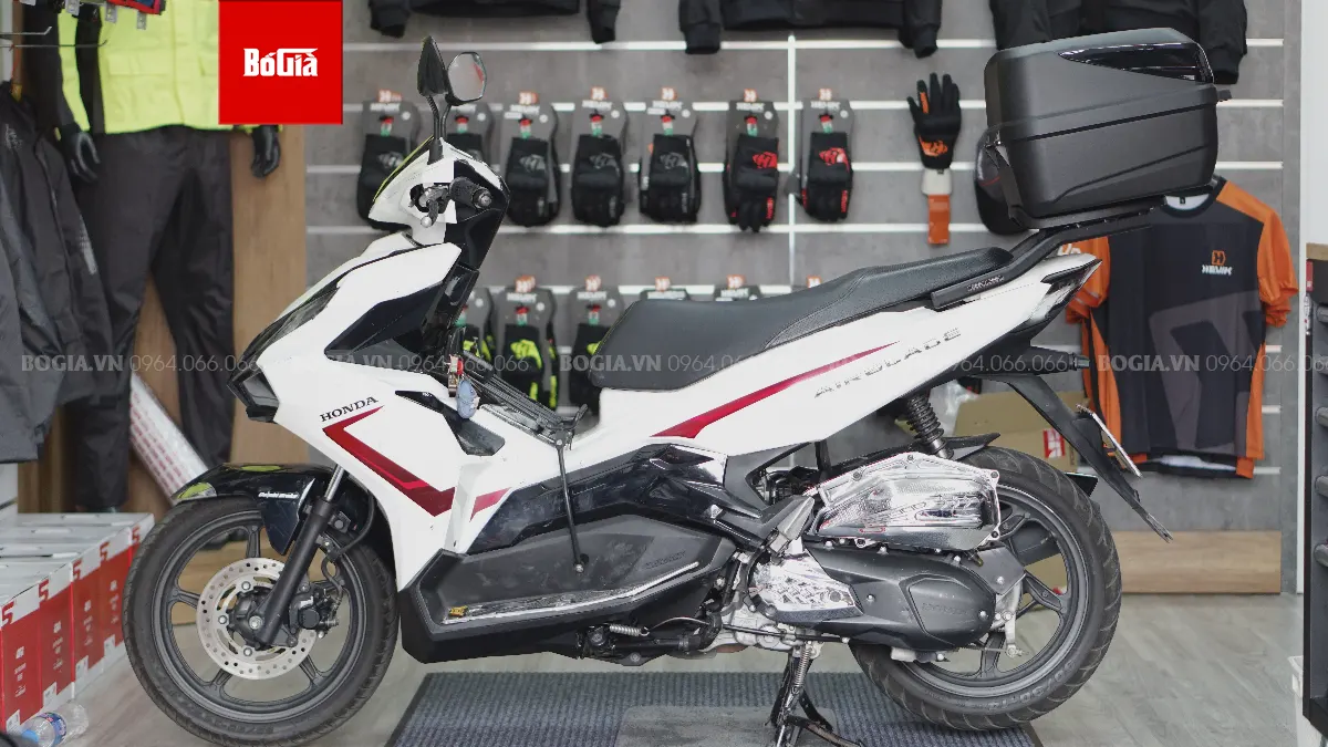 Thùng sau Givi cho xe Air Blade 150 chính hãng
