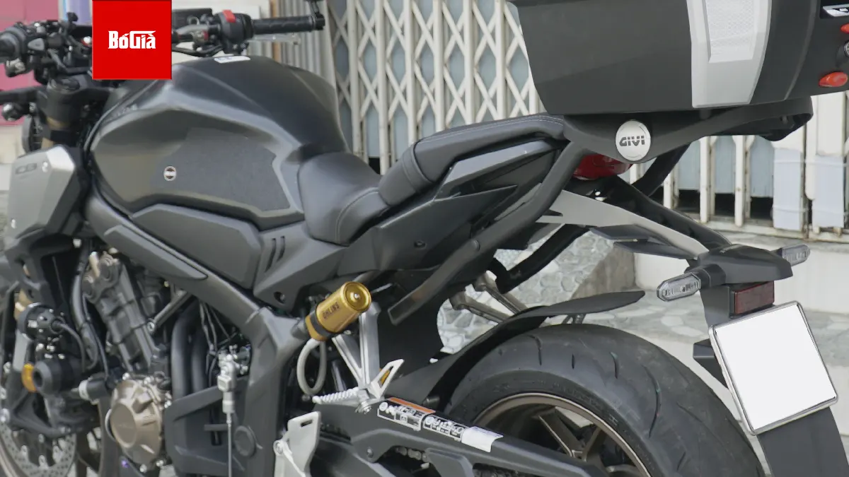 Baga gắn thùng sau Givi cho xe CB650R