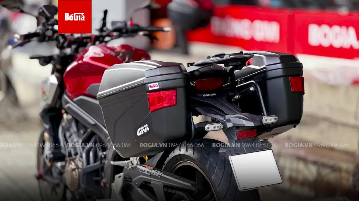 Khách hàng lựa chọn thùng hông Givi E22N cho Honda CB650R