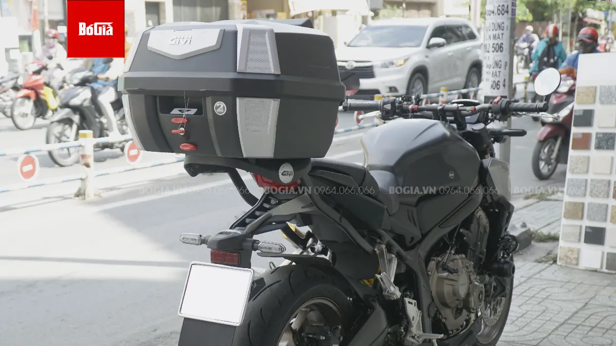 Lợi ích khi sử dụng thùng sau Givi cho xe CB650R