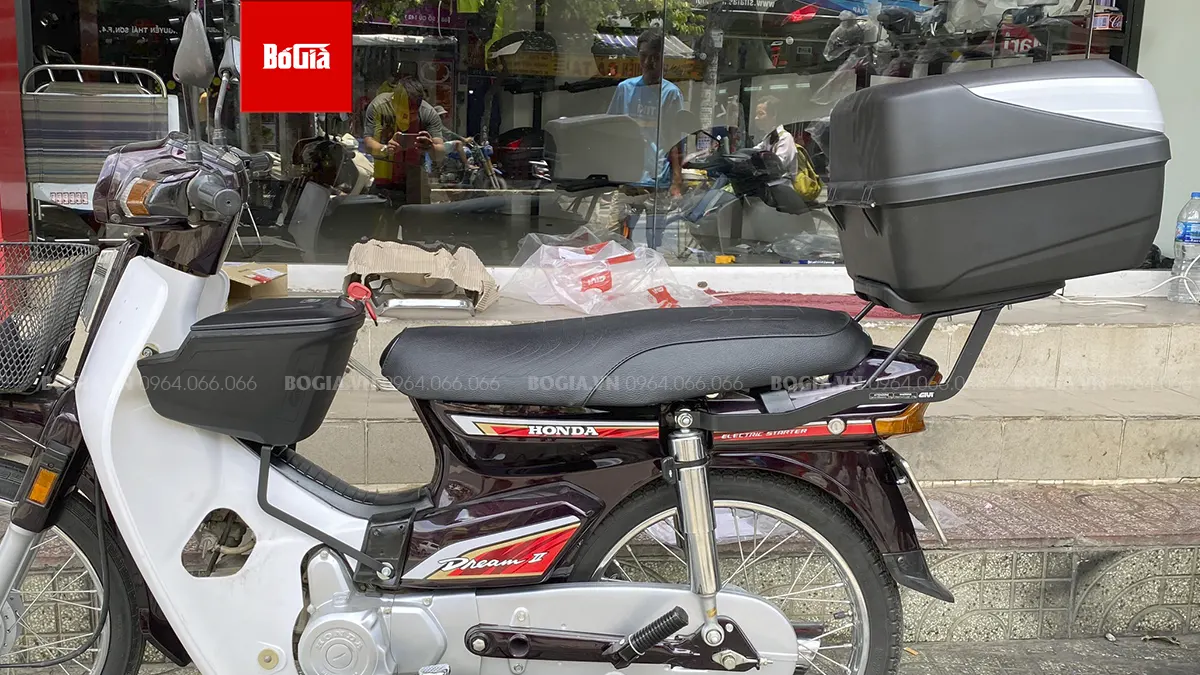 Trọn bộ thùng sau Givi cho xe Dream gồm những gì?