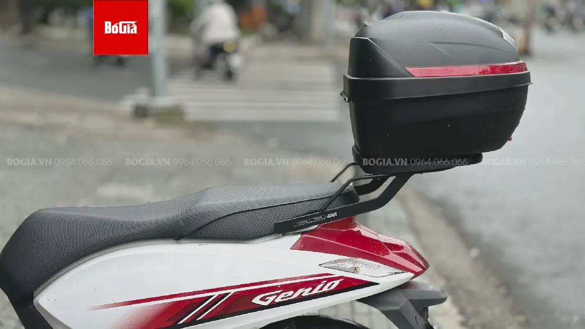 Baga gắn thùng sau Givi cho xe Genio tại Bố Già Givi