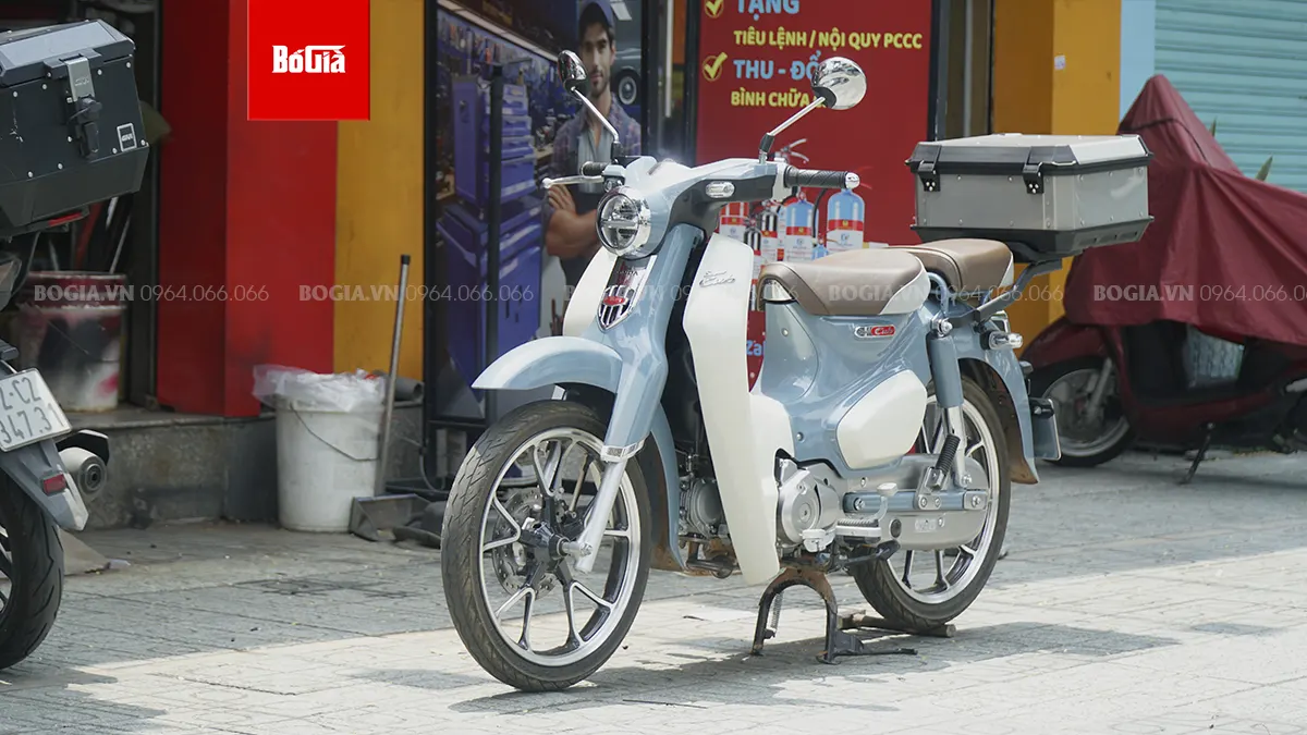 Thùng sau Givi cho xe Super Cub 125 chính hãng