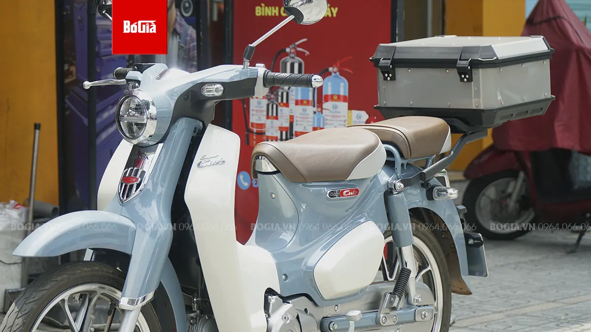 Trọn bộ thùng sau Givi cho xe Super Cub 125 chính hãng