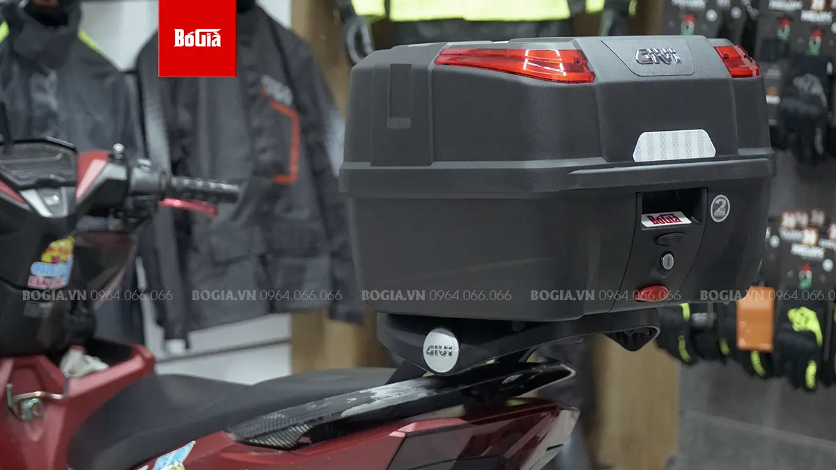 Tiện ích khi lắp thùng sau Givi cho xe Vario 125/150