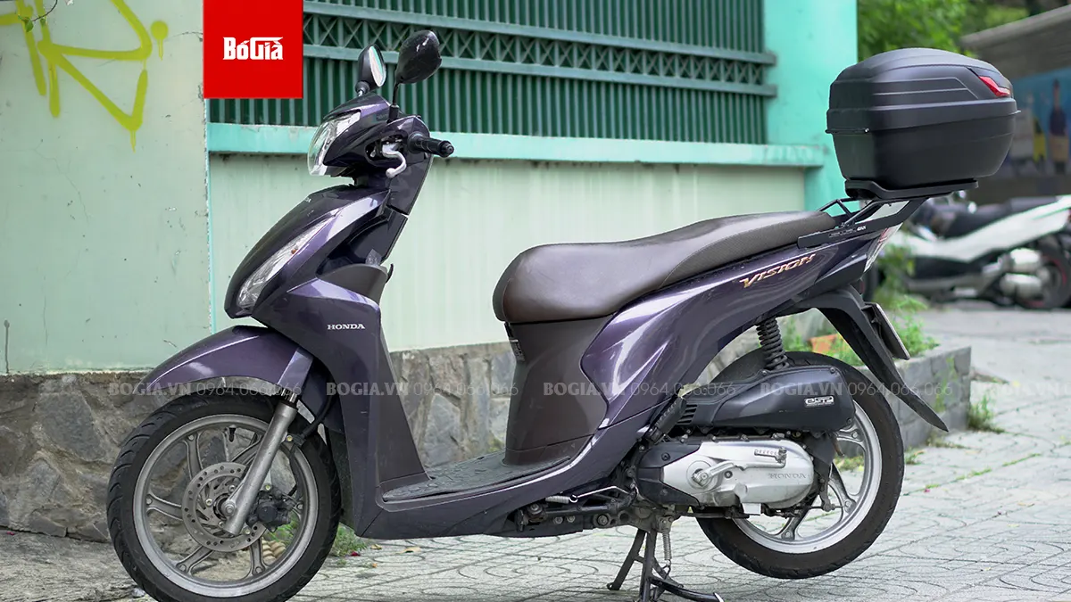 Lắp đặt thùng Givi 27 lít cho Honda Vision tại Bố Già Givi