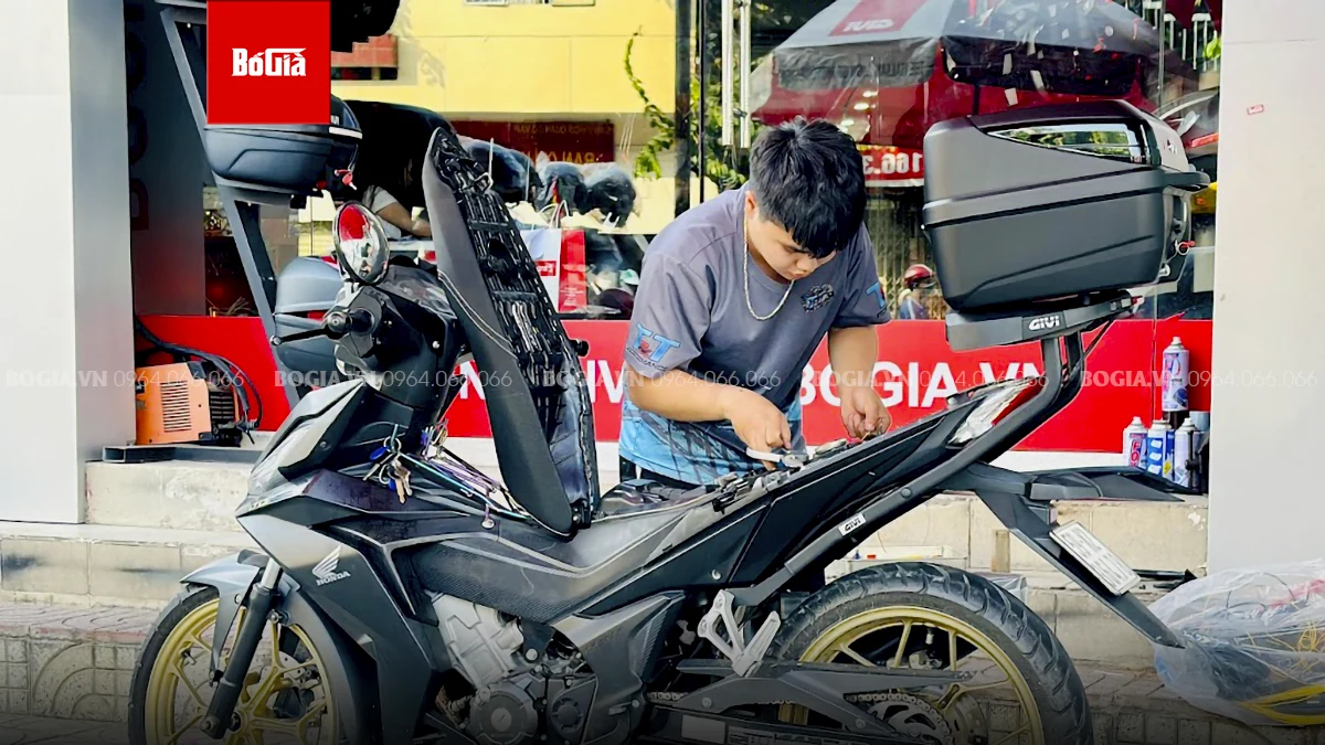 Giá thùng sau Givi cho xe Winner 150 chính hãng