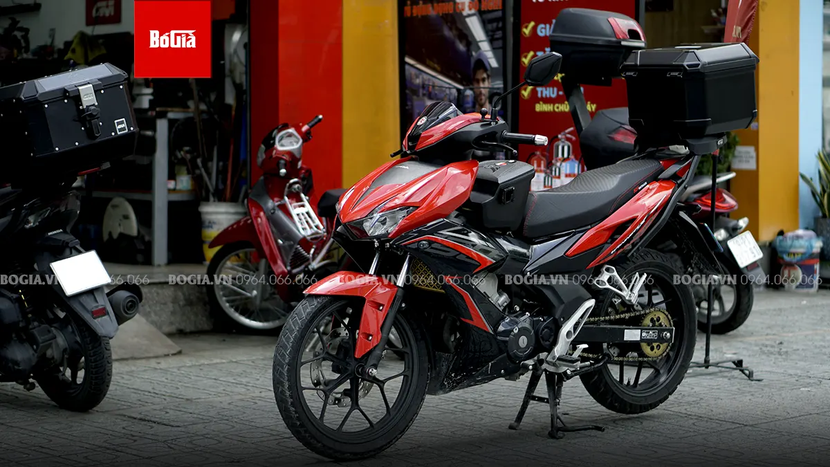 Khách hàng lắp đặt thùng sau Givi cho xe Winner X dung tích 37 lít tại Bố Già Givi