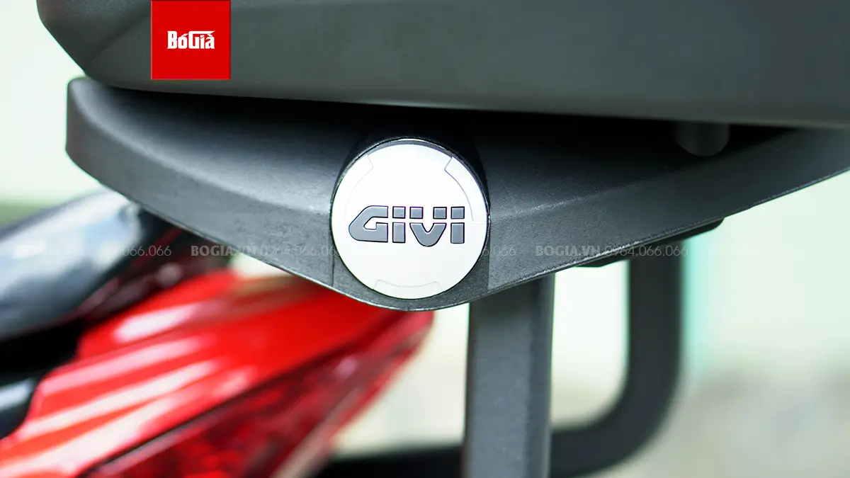 Đế nhựa Givi M5M đi kèm khi mua kèm Baga Givi HRV GSX150 Bandit
