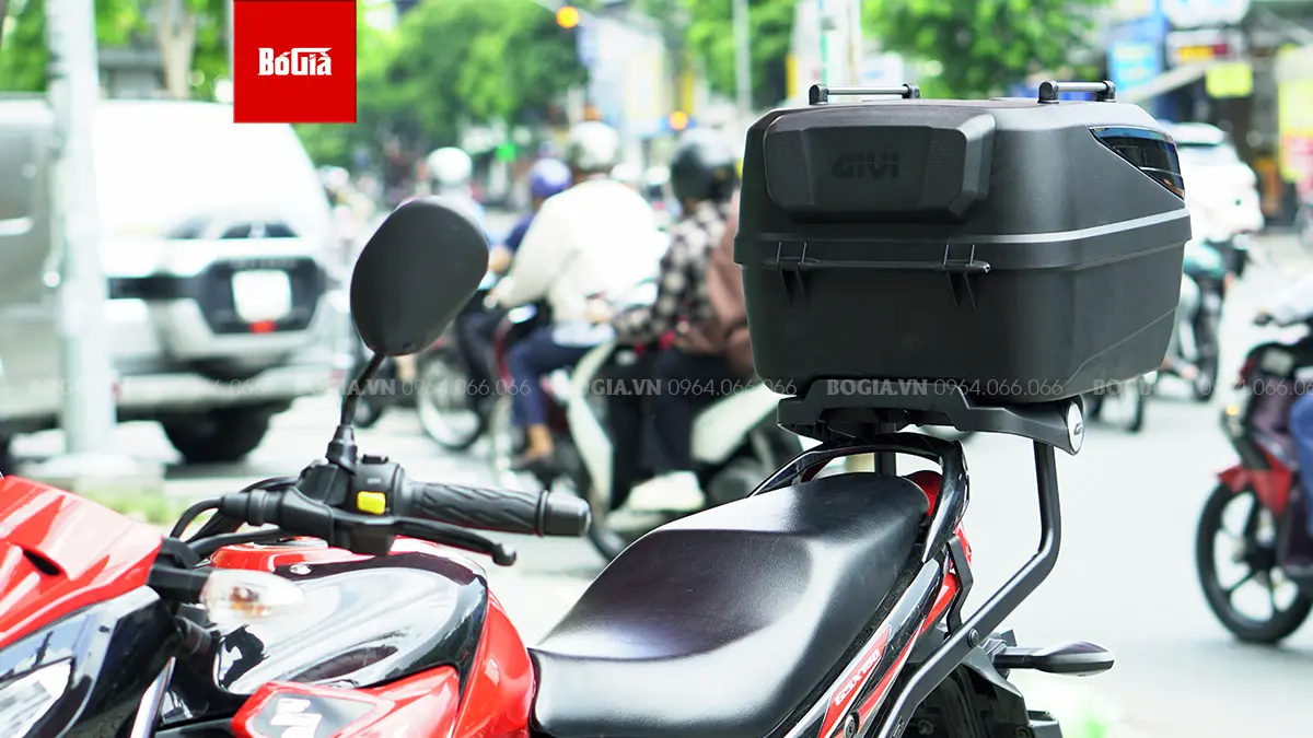 Tiện ích khi lắp thùng sau Givi cho xe GSX150 Bandit