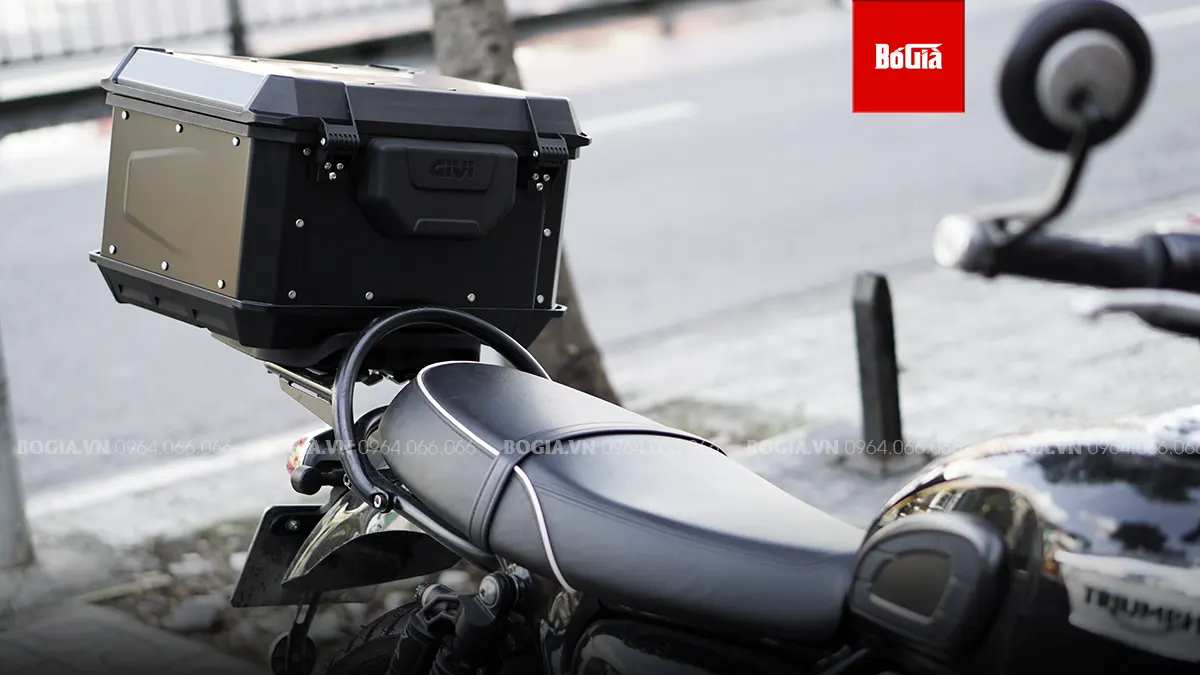 Lắp Đặt Thùng Sau Givi Cho Xe Triumph Bonneville T100 Chuyên Nghiệp Chuẩn Kỹ Thuật
