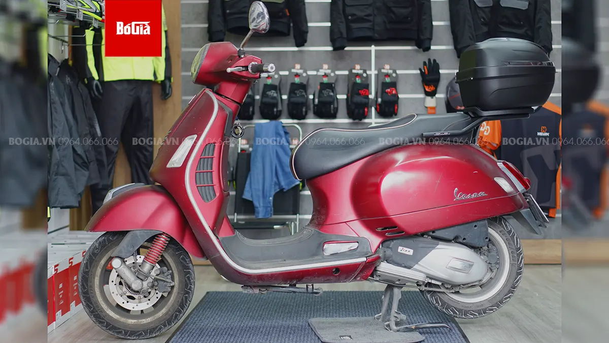 Thùng sau Givi cho xe Vespa GTS