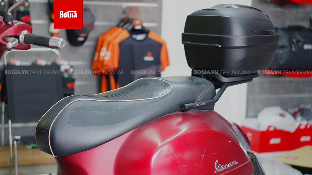 Trọn bộ thùng sau Givi cho xe Vespa Gts gồm những gì?