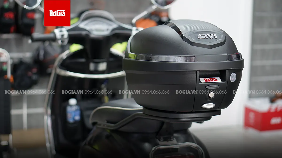 Những Lợi Ích Khi Lắp Đặt Thùng Sau Givi Cho Xe Vespa Sprint