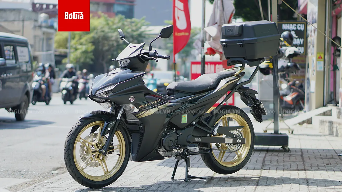 Yamaha Exciter 155 trang bị thùng sau Givi dung tích 42 lít