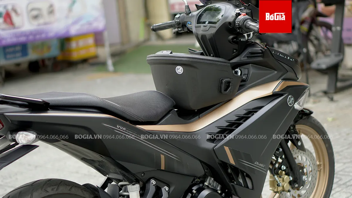 Pát gắn thùng giữa Exciter 155 Tcs V3 tại Bố Già Givi