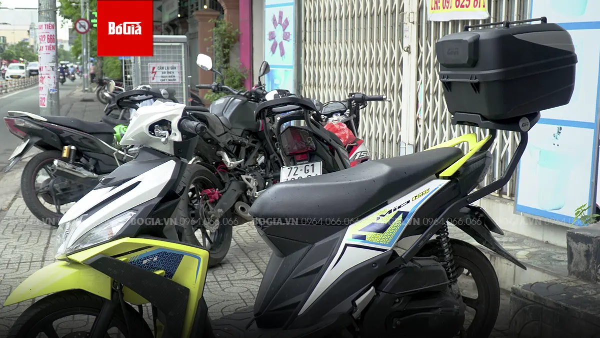 Khách hàng trang bị thùng sau Givi B32N ADV phiên bản cao cấp cho Yamaha Mio M3 125 tại Bố Già Givi