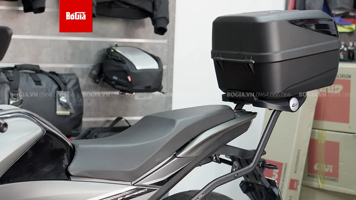 Trọn bộ thùng sau Givi cho xe Vixion R155 hoàn chỉnh